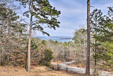 별장 Treetop Hideaway W/ Lake Views + Fire Pit!