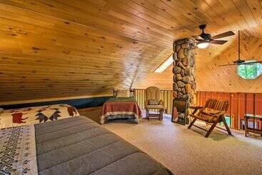 Trout Lake Cabin W/ Private Dock, Kayaks & Loft!