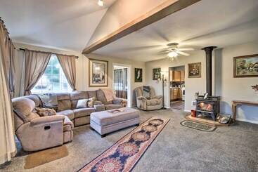 Updated Coos Bay Home ~ 2 Mi To Pacific Ocean