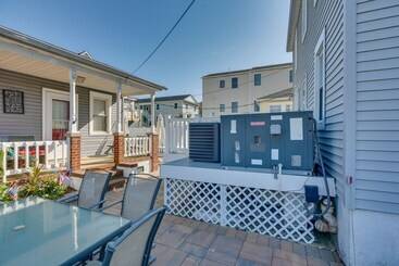 Wildwood House W/ Enclosed Porch   Walk To Beach!
