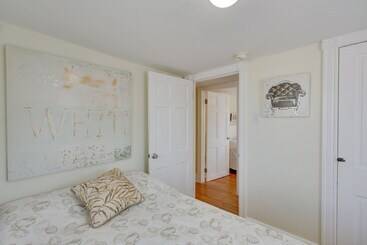 Wildwood House W/ Enclosed Porch   Walk To Beach!