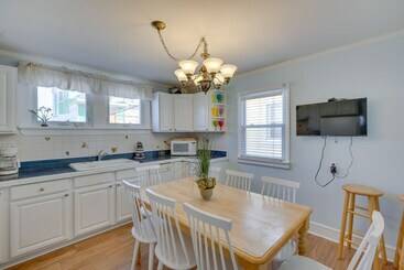 Wildwood House W/ Enclosed Porch   Walk To Beach!