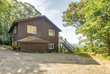کلبه Airy Home W/ Lake + Mtn Views: 2 Miles To Gunstock
