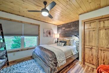 بيت ريفى Fire Pit & Grill: Modern Beech Mountain Cabin!