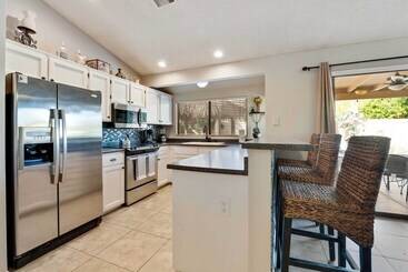 Charming Scottsdale Home W/ Pool, Hot Tub + Patio!