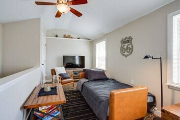 Chic Lawton Home, 5 Mins To Fort Sill!