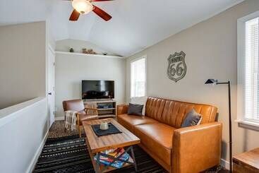 Chic Lawton Home, 5 Mins To Fort Sill!