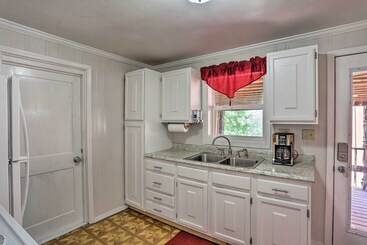 Cozy Black Hills Cabin W/ Deck ~ 3 Mi To Deadwood!