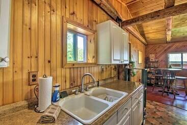 Cozy Cabin Retreat ~ 2 Mi To White Mountain Skiing