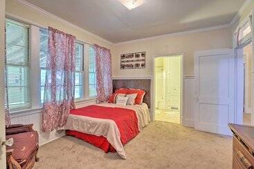 Cozy Montgomery Home: Just 2 Mi To Downtown!