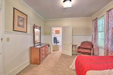 Cozy Montgomery Home: Just 2 Mi To Downtown!