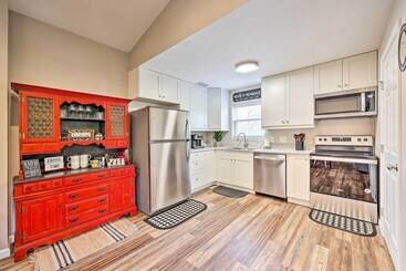 Eureka Springs Area Home W/ Porch, Grill!