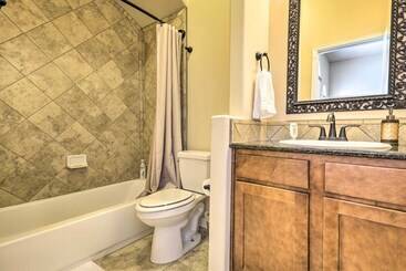 Family Retreat: 2 Blocks To Sonoma Golf Club!