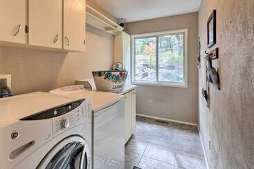Prescott Home W/ Fireplace ~ 2 Mi To Downtown!