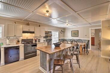 Lakefront Greers Ferry Cabin W/ Covered Boat Slip!