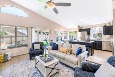 Luxe Gilbert Oasis   Close To Spring Training