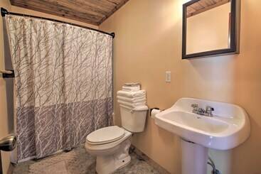 Pet Friendly Cottage W/ Fire Pit   3 Mi To Siu!