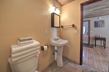 Pet Friendly Cottage W/ Fire Pit   3 Mi To Siu!
