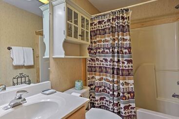 Pigeon Forge Resort Studio Cabin On Dollywood Ln!