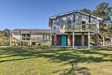Riverfront New Bern House: Gourmet Kitchen & View!