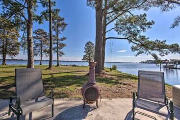 Riverfront New Bern House: Gourmet Kitchen & View!
