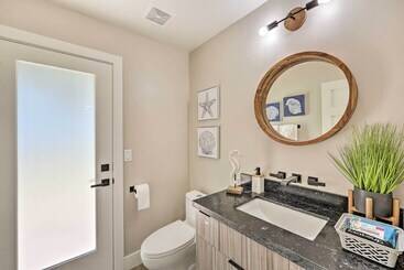 Scottsdale Oasis W/ Pool & Putting Green!