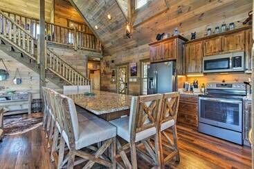 קוטג'' Sevierville Cabin W/ Game Room, Hot Tub & Theater!