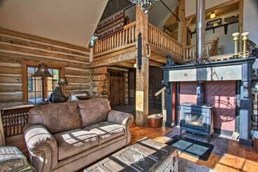 Snow Pine Retreat   Remote Crescent Log Cabin!