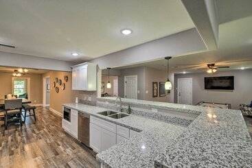 Spacious Houston Family Home With Game Room!