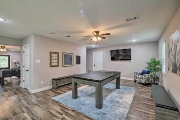 Spacious Houston Family Home With Game Room!