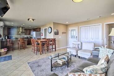 Tropical Oceanside Home W/ Deck, Walk To Beach