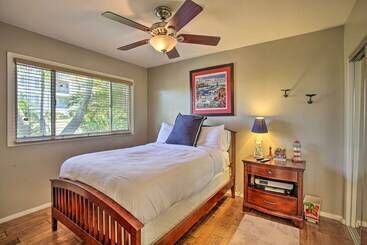 Tropical Oceanside Home W/ Deck, Walk To Beach