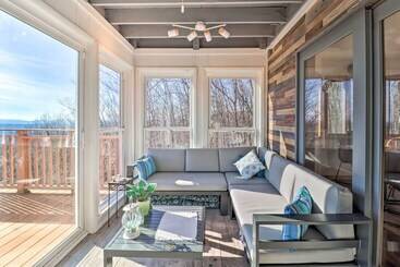 Albrightsville Home: Deck + Panoramic Valley View!
