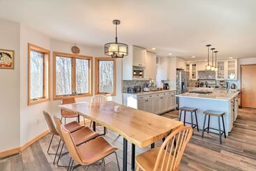 Albrightsville Home: Deck + Panoramic Valley View!