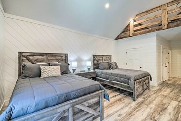 All Encompassing Lakehouse W/ Modern Accents!