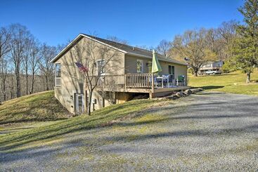 Berkeley Springs Vacation Home W/ Fire Pit!