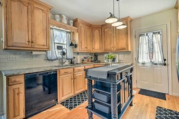 Berkeley Springs Vacation Home W/ Fire Pit!