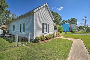 Bright Durham Home W/ Fully Furnished Deck!