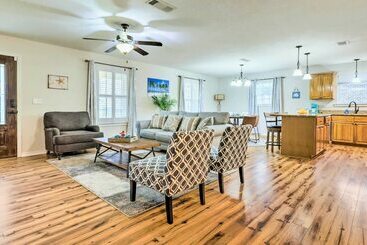 Long Beach Gulf Coast Cottage ~ Half Mi To Sand!