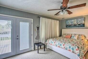 Walk To Beach: Family Home Near Barefoot Landing!
