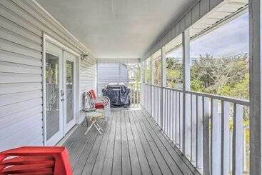 Walk To Beach: Family Home Near Barefoot Landing!