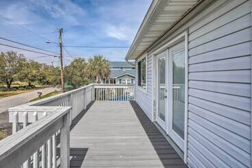 Walk To Beach: Family Home Near Barefoot Landing!
