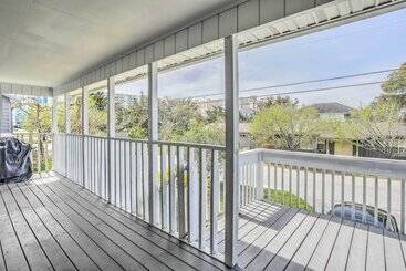 Walk To Beach: Family Home Near Barefoot Landing!