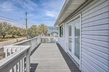 Walk To Beach: Family Home Near Barefoot Landing!