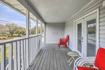 Walk To Beach: Family Home Near Barefoot Landing!