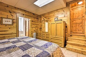 별장 Creekside Sevierville Cabin: Game Room & Hot Tub!