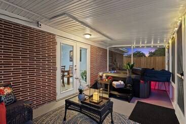 Family Friendly Lakeland Home W/ Private Hot Tub!