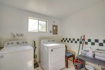 Family Friendly Lakeland Home W/ Private Hot Tub!