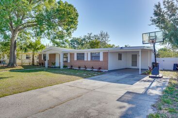 Family Friendly Lakeland Home W/ Private Hot Tub!