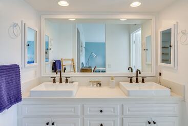 Gorgeous Vista Home W/ Private Pool & Spa!